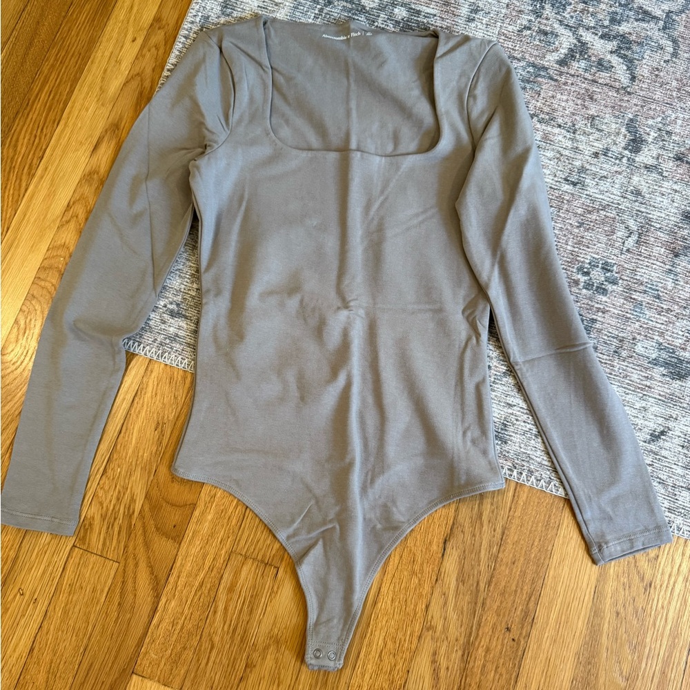 Abercrombie Gray Long Sleeve set of 2  bodysuits- M